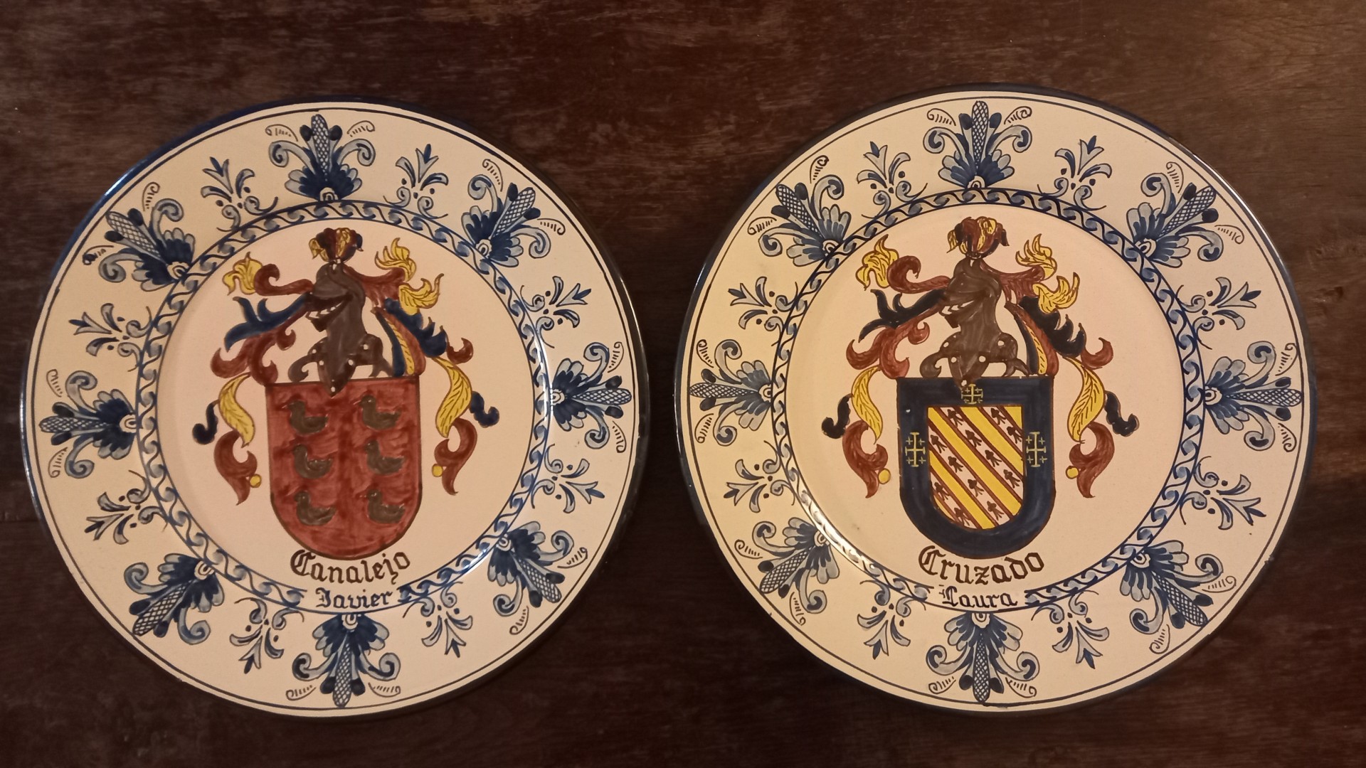 18_plato-extra-heraldico-ceramica-de-teruel-azul.jpg