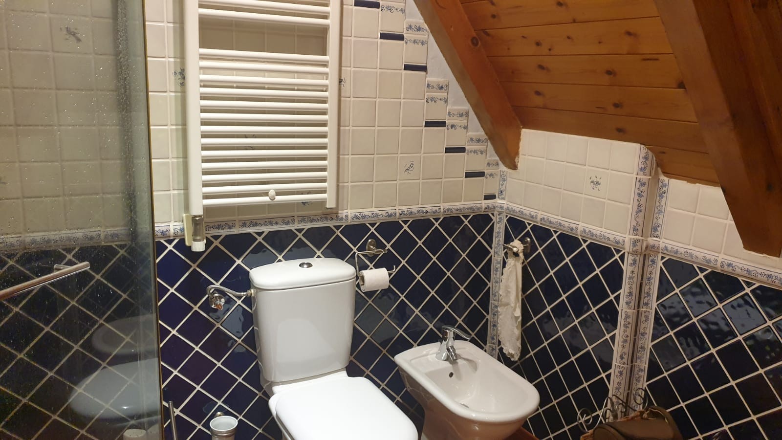 20_bano-clasico-ceramical-azul-de-teruel.jpg