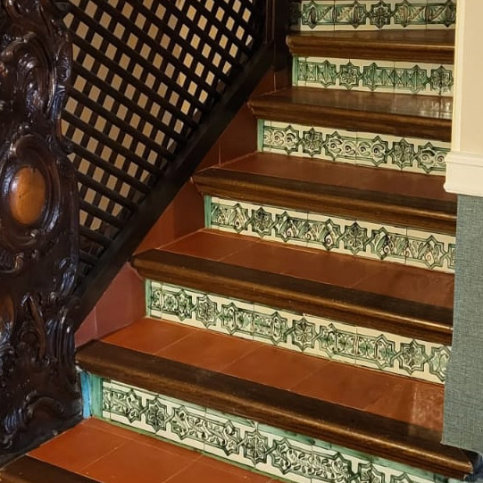 Azulejos de cerámica de Teruel para frentes de escaleras